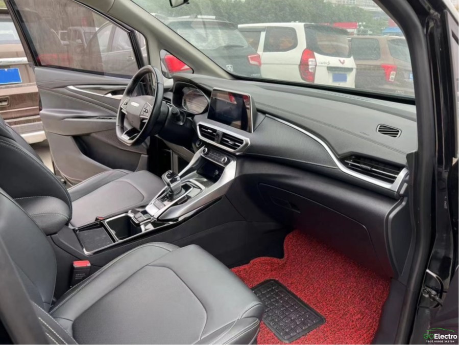 SAIC MAXUS EUNIQ 5 PHEV