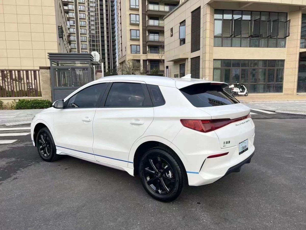 BYD E2