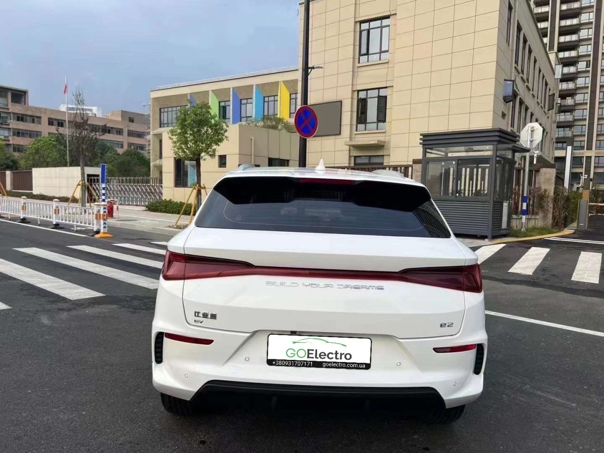 BYD E2