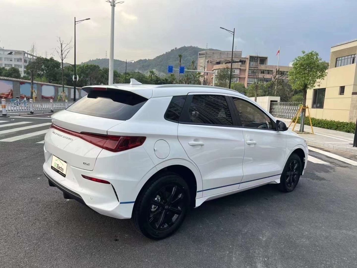 BYD E2