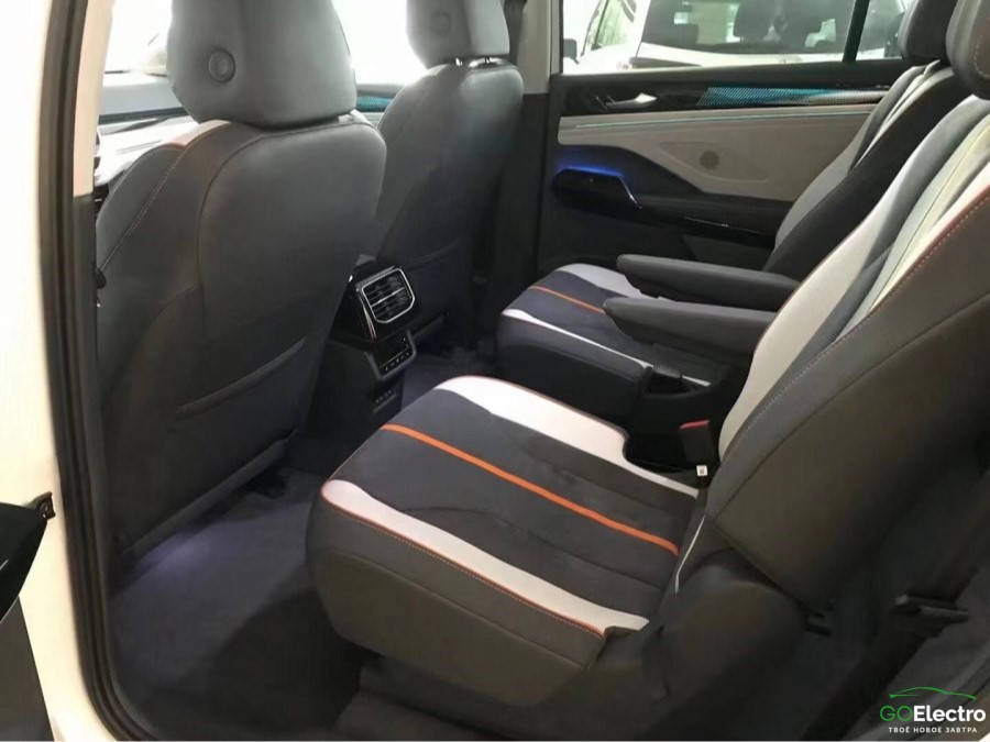 VOLKSWAGEN ID.6 CROZZ