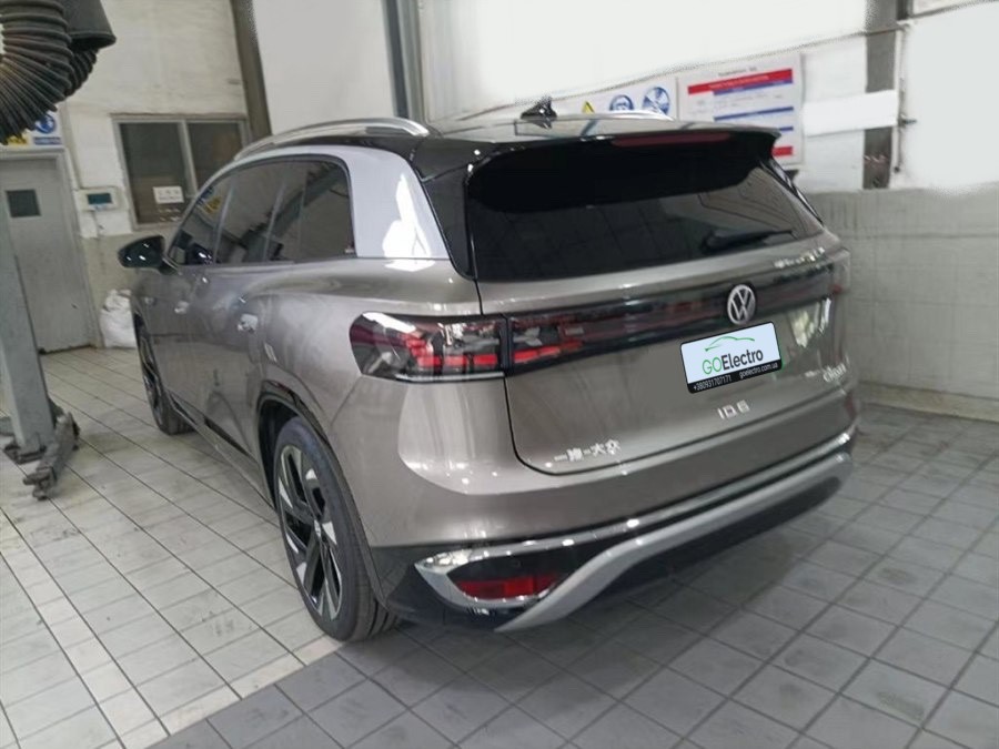 VOLKSWAGEN ID.6 CROZZ PRO