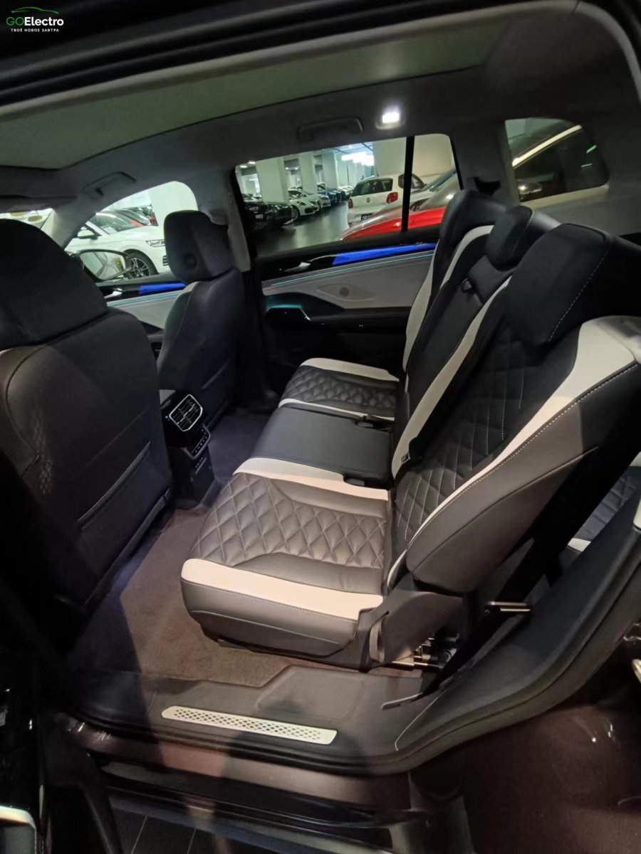 VOLKSWAGEN ID.6 CROZZ